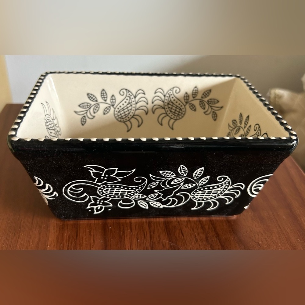 - Baum Baking Dish. 4 1/8” x 6 3/8”.  Black & White design